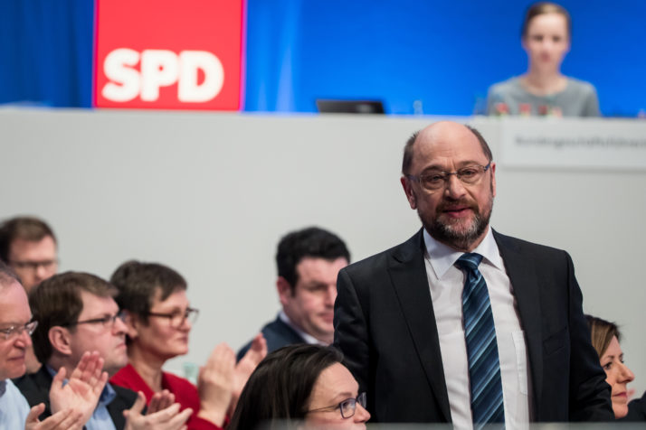 To SPD ενέκρινε την έναρξη διαπραγματεύσεων για «μεγάλο συνασπισμό». Μεγάλες αντιρρήσεις στην κομματική βάση.
