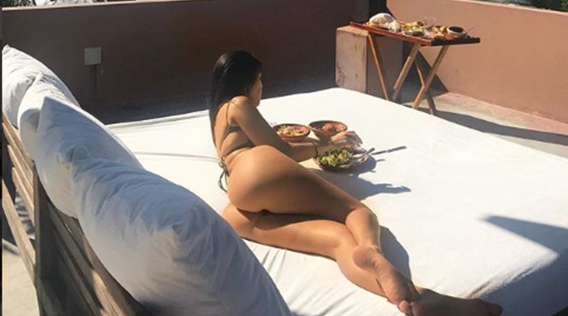 Kourtney Kardashian: Οπίσθια με απίστευτη θέα! (pics)