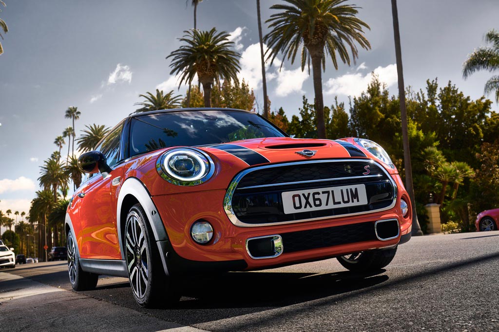 MINI: Νέα 3θυρο, 5θυρο και Cabrio