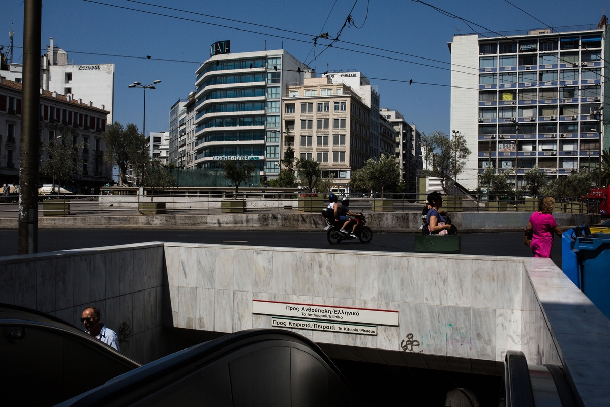 Άνδρας έπεσε στο κενό από τον 5ο όροφο ξενοδοχείου στην Ομόνοια - to10.gr