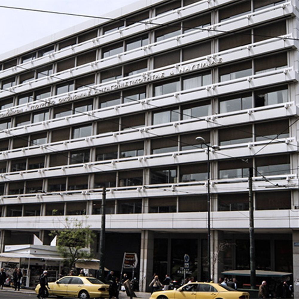Στο γραφείο του Τσακαλώτου έφτασε ο «Ρουβίκωνας»