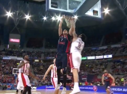 Μπασκόνια – Ολυμπιακός : Τρομερό alley oop κάρφωμα του Βόιτμαν
