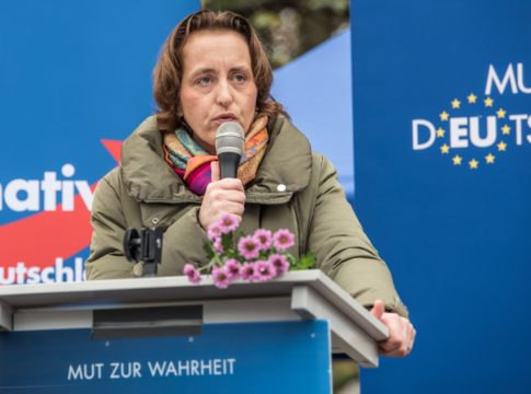 Η γερμανική αστυνομία μηνύει βουλευτή της Ακροδεξιάς για υποκίνηση μίσους