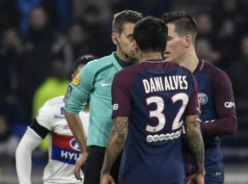 Παρί Σεν Ζερμέν : Τιμωρία τριών αγωνιστικών στον Ντάνι Άλβες