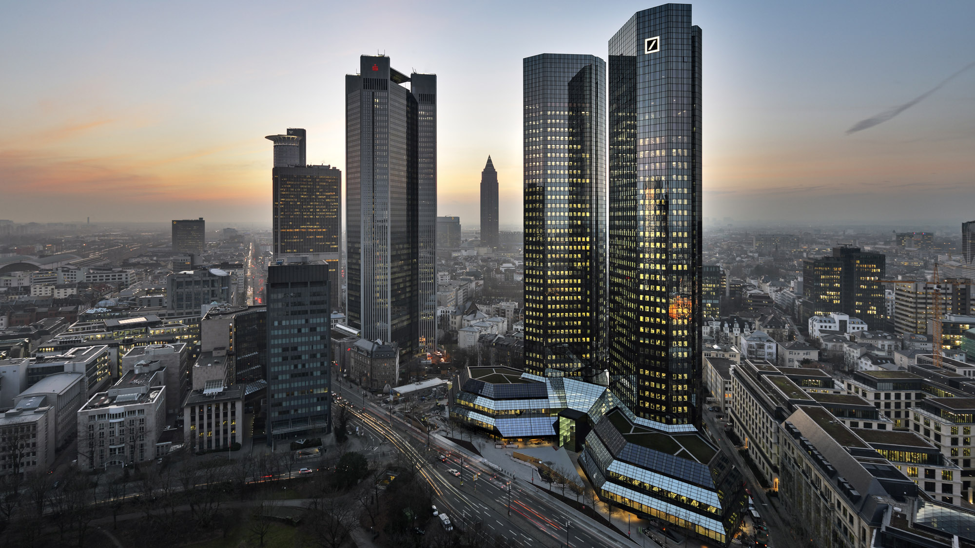 Brexit: Η Deutsche Bank θα μετακινήσει λιγότερους εργαζόμενους απ’ ό,τι κάποιοι εκτιμούσαν