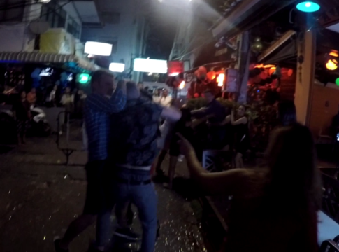 Οι Βρετανοί πλακώνονται παντού (vid)
