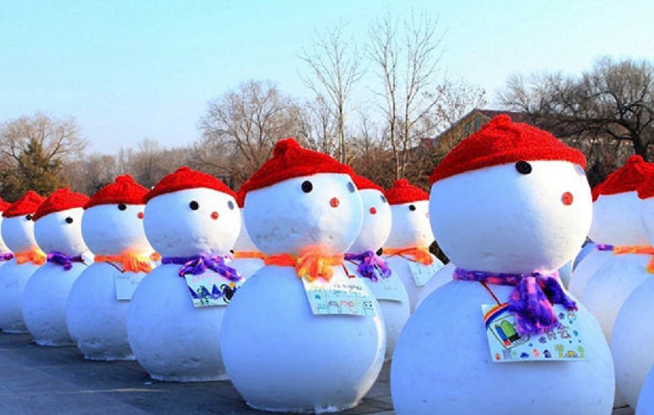 Γλύπτες δημιούργησαν 2.018 χιονανθρώπους στο Χαρμπίν