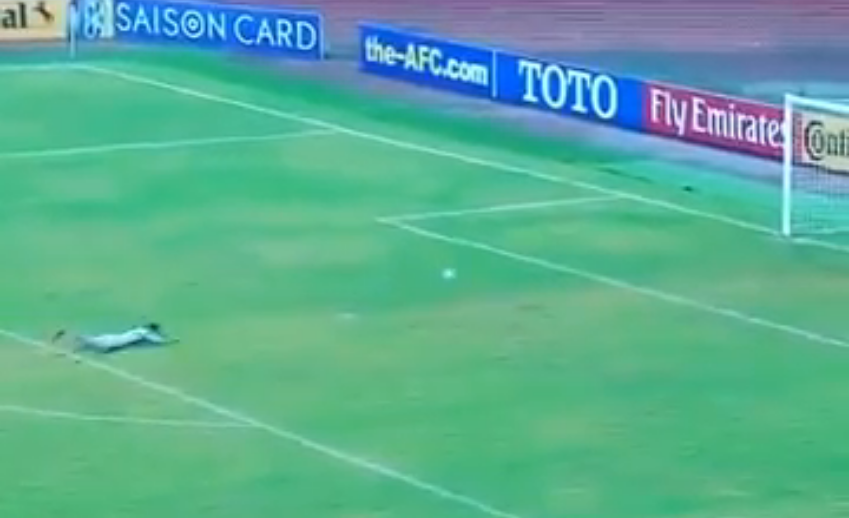 ΕΠΙΚΗ γκάφα τερματοφύλακα της B.Κορέας (vid)