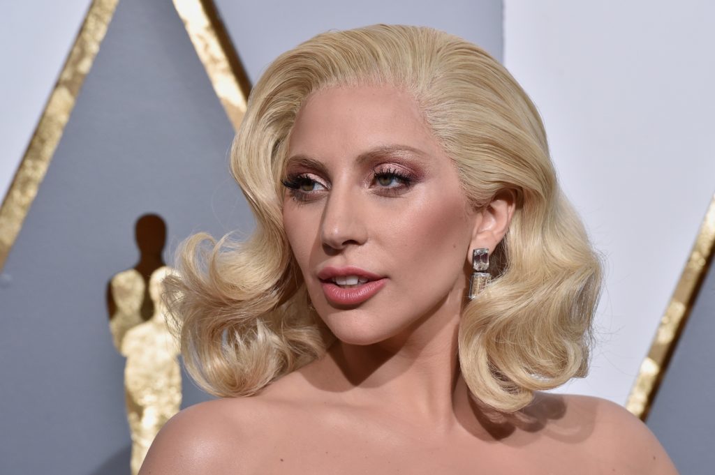 Lady Gaga : Υμνεί την απλότητα της ομορφιάς