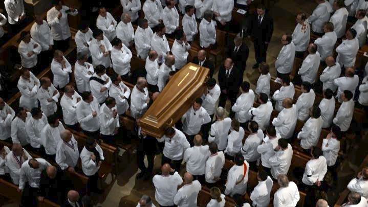 Σεφ από όλο τον πλανήτη και χιλιάδες κόσμου αποχαιρέτισαν τον Πολ Μποκούζ