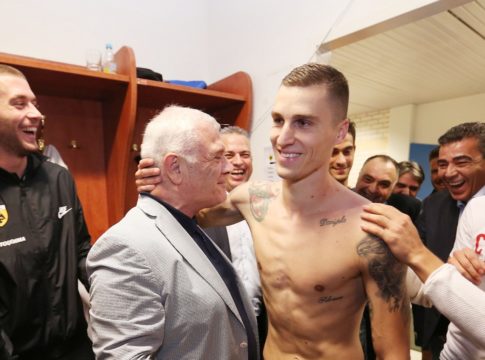 Όμορφη η μαγκιά από τη Νίκαια. Αρκεί να περνάς και από το ταμείο