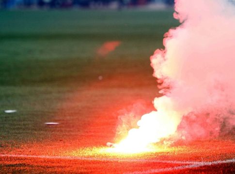 Το μίσος γεμίζει τα γήπεδα