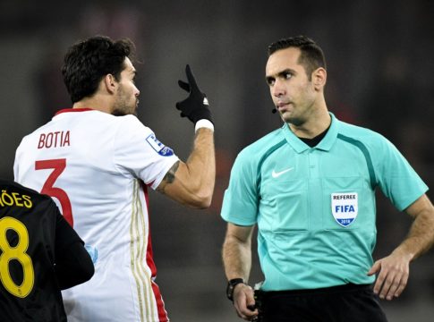 Μποτία : «Δεν μπορεί να μην είδε το πέναλτι και το φάουλ»