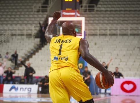 ΑΕΚ – Μπαϊρόιτ : Το κάρφωμα-μονόζυγο του Τζέμς (vid)