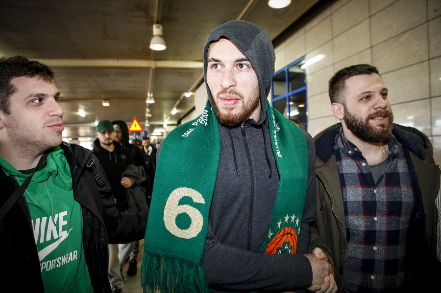 Η Euroleague υποδέχτηκε τον Τζέιμς (vid)