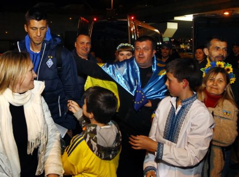 ΑΕΚ – Ντιναμό Κιέβου : Υποδοχή στην άφιξη της ουκρανικής ομάδας (pics)