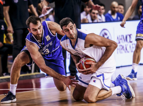 Μπουρούσης : «Όσο στέκομαι στα πόδια μου θα παίζω στην Εθνική»