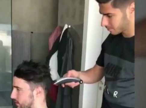 O Aσένσιο έγινε και μπαρμπέρης (vid)