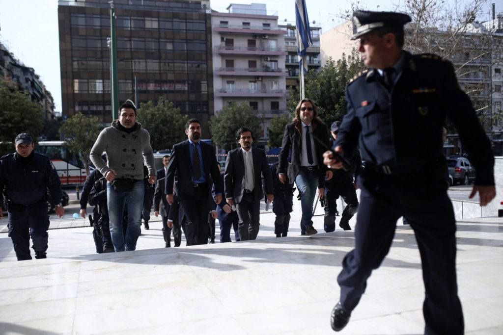 Δεν εκδίδονται στην Τουρκία οι 8 αξιωματικοί – Παραμένουν κρατούμενοι για το άσυλο