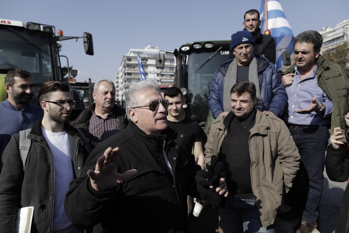 Αγρότες από τα μπλόκα «εγκαινίασαν» και φέτος την Agrotica – Ολοκληρώθηκε η κινητοποίηση στη Θεσσαλονίκη