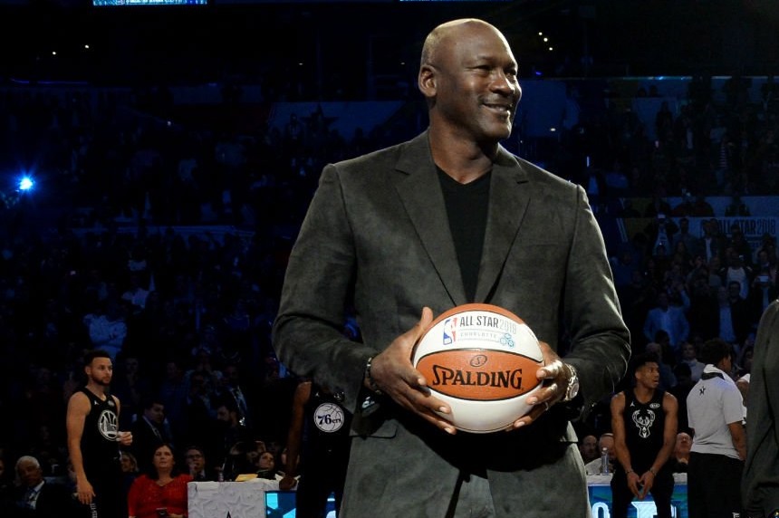 Αποθεώθηκε ο Μάικλ Τζόρνταν στο Staples Center (pic, vid)