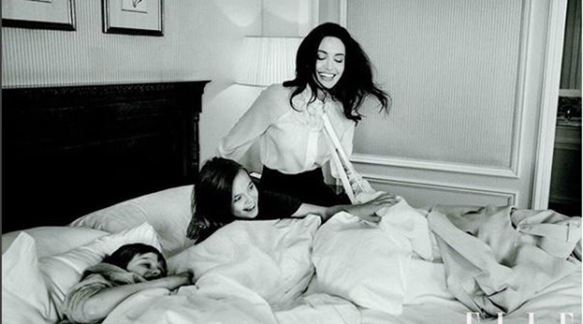 H Angelina Jolie φωτογραφίζεται με τις κόρες της και μιλά για τα δικαιώματα της γυναίκας