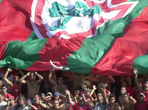 Οπαδοί στην Βραζιλία έκλεψαν και έφαγαν τις πίτσες των παικτών! (pic)