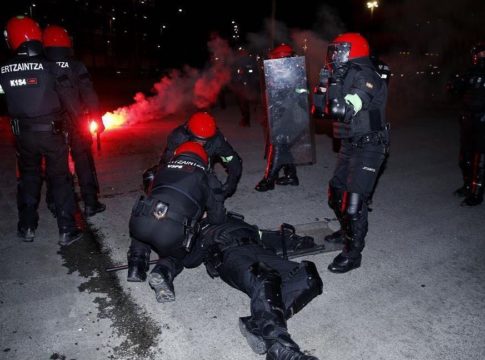 Το σοκαριστικό βίντεο του αστυνομικού που «έφυγε» στο Μπιλμπάο