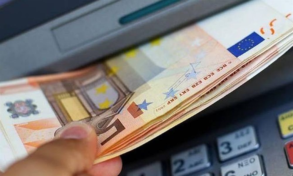 Χαλαρώνουν από αύριο τα capital controls