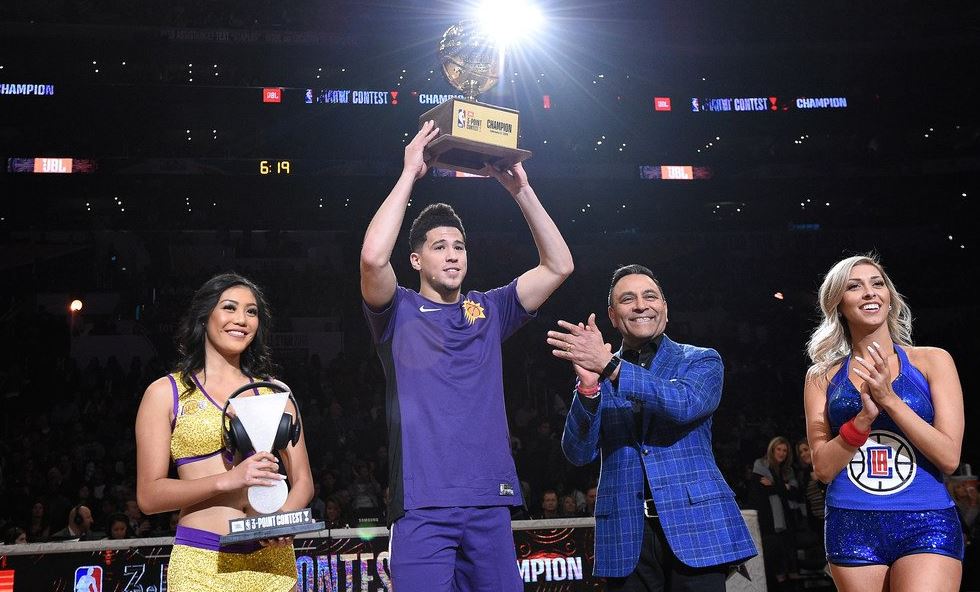 Κορυφαίος σουτέρ και με ρεκόρ ο Μπούκερ (vids)