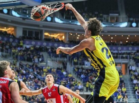 Euroleague : Το κάρφωμα της βραδιάς από τον Βέσελι