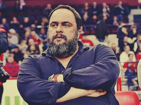 Σε μία κόλλα χαρτί