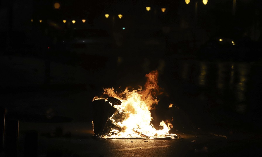Νέο βίντεο με τα επεισόδια των οπαδών ΑΕΚ και ΠΑΟΚ
