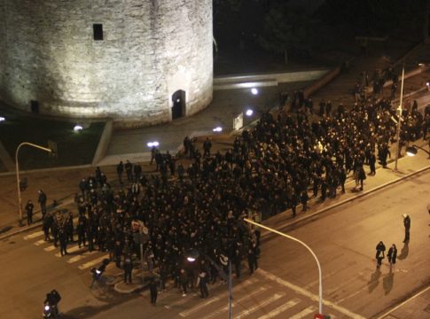 Ρίχνει ο ΠΑΟΚ κυβέρνηση;