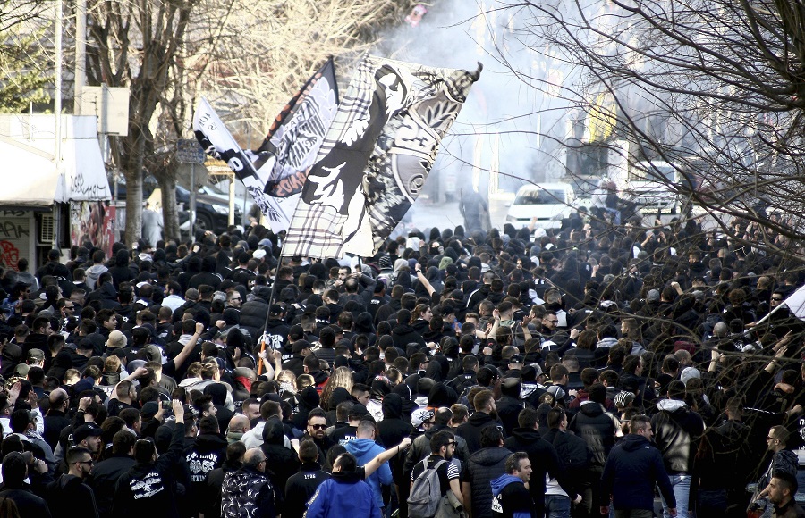 Φανταστική ατμόσφαιρα από τους φίλους του ΠΑΟΚ στο Άμστερνταμ (vid)