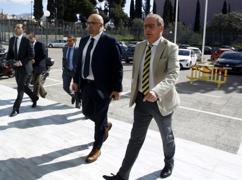 Μπορεί να κρυφτεί η στρουθοκάμηλος;