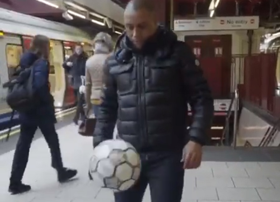 Ρομπέρτο Κάρλος : Ποδοσφαιρική μαγεία στο μετρό