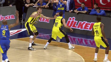 Το στοπ του Ντατόμε στον Τάιους (vid)