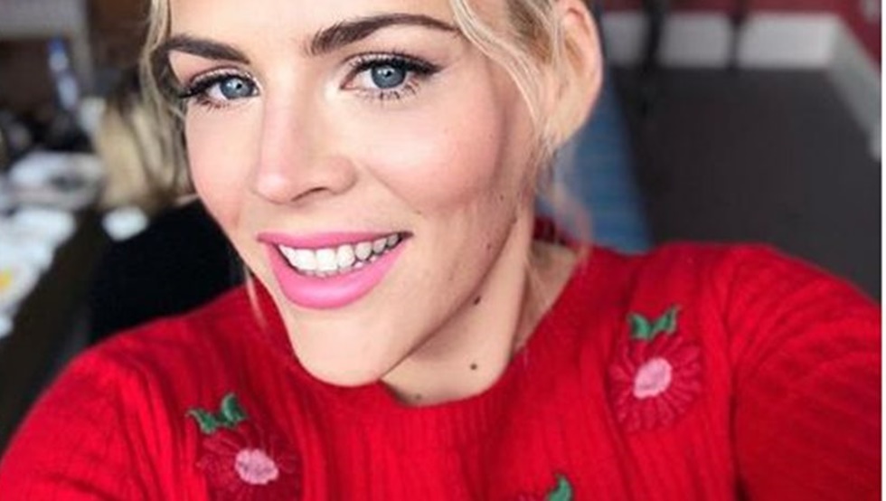 Η ηθοποιός Busy Philipps νοσηλεύθηκε γιατί «έκαψε» τα μάτια της! (pics)