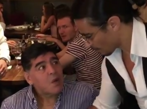 Ο Νουσρέτ «μάγεψε» τον Μαραντόνα (vid)