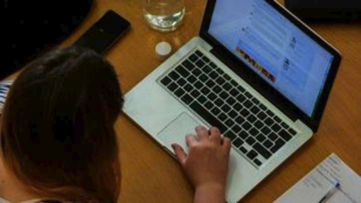 Τα social media κάνουν τα κορίτσια δυστυχισμένα