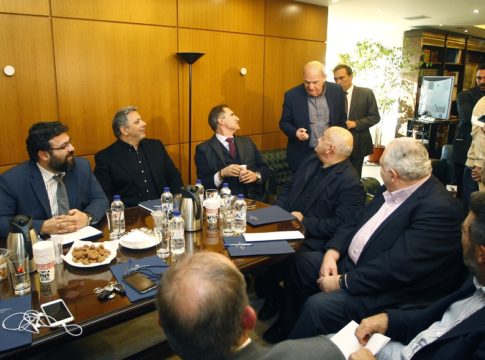 Η Σούπερ Λίγκα που με τα χεράκια της βγάζει τα ματάκια της…