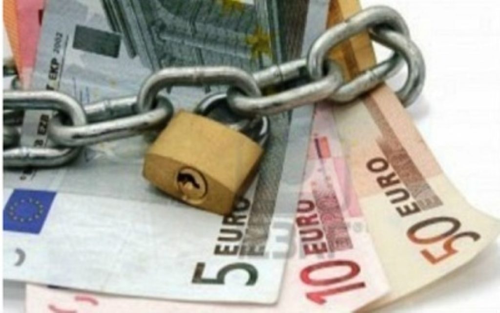 Με φρενήρη ρυθμό συνεχίζονται οι κατασχέσεις τραπεζικών λογαριασμών