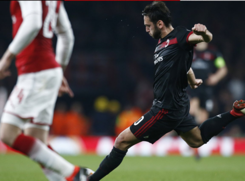 Χακάν Τσαλχάνογλου : «Καλύτερος παίκτης του αγώνα ο διαιτητής»