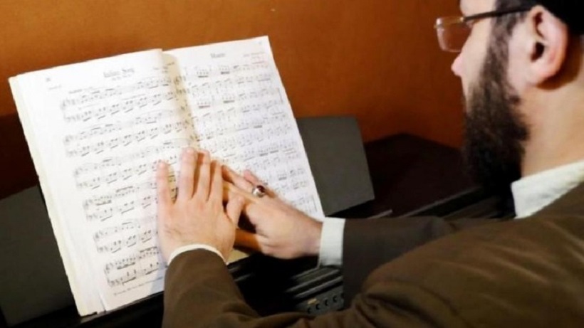 Η κλασική μουσική δεν συνάδει με την εικόνα ενός μουσουλμάνου ιερωμένου
