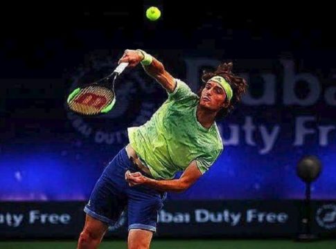 Νίκη στο χορτάρι για Τσιτσιπά