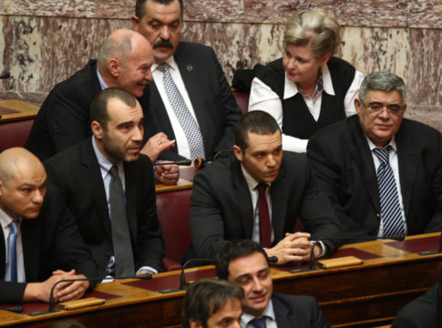 «Μομφή» κατά Κασιδιάρη- Ηλιόπουλου- Μιχαλολιάκου αποφάσισε η Επιτροπή Δεοντολογίας