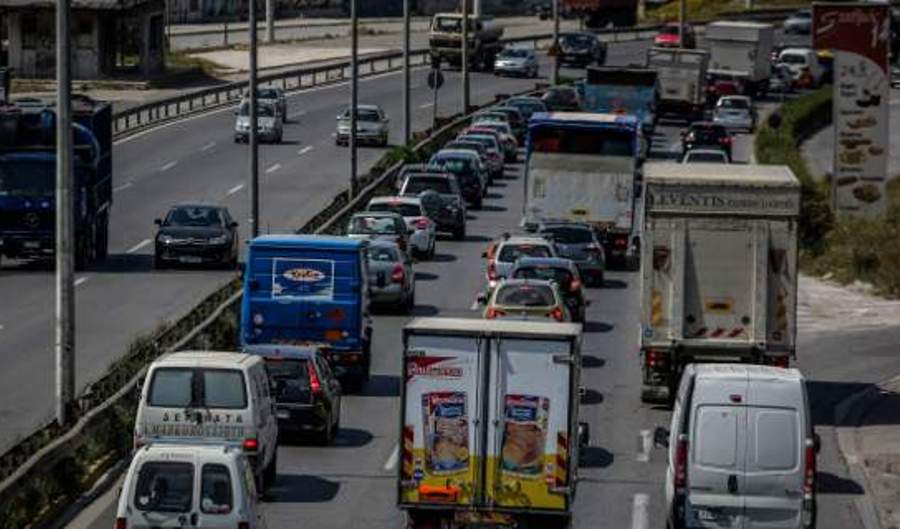 Ενας νεκρός και ένας τραυματίας σε τροχαίο στην Εθνική Οδό Αθηνών-Κορίνθου