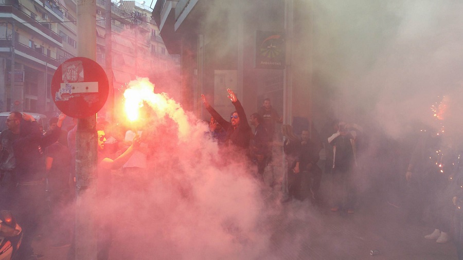 Οι πανηγυρισμοί των φιλάθλων του Εθνικού για τη συμμετοχή της ομάδας στα μπαράζ ανόδου (pics, vid)