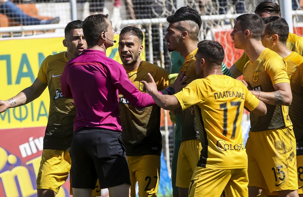 Αφήστε ρε να παίξουμε ποδόσφαιρο 